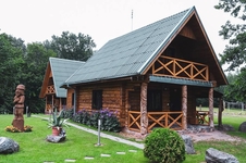 Aštuonių vietų namelis