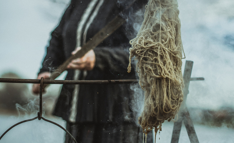 Siūlų dažymo amatas