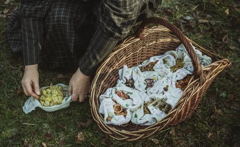 Siūlų dažymo amatas