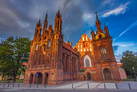 Vilniaus senamiestis: architektūrinė įvairovė ir daugiakultūrė aplinka