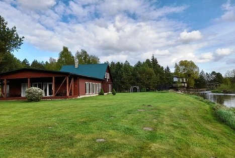 Alės Podėnienės sodyba