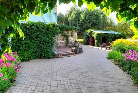 Alės Podėnienės sodyba