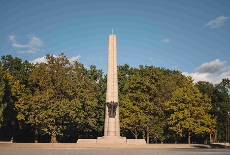 Paminklas Steponui Dariui ir Stasiui Girėnui