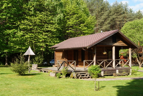 Pirtelė miško apsupty