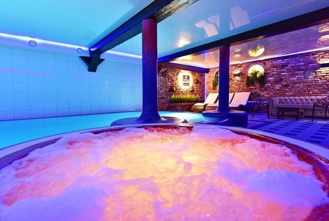 Pirtis, jakuzzi ir baseinas sodyboje netoli Kauno