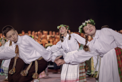 Dainų ir šokių šventės Baltijos valstybėse: atitikmens nėra visame pasaulyje