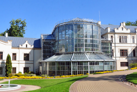 Kretingos muziejus su žiemos sodu