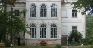 Antašavos dvaras su parku