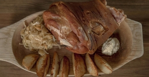 Karka su troškintais kopūstais „Bernelių užeigoje“