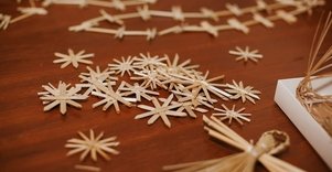 „Šiaudų vėrimas“